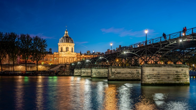 Pont des Arts bridge at night
